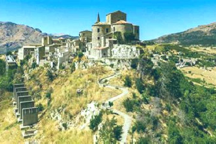 Piper, 25 — Escort in Petralia Soprana, Italy