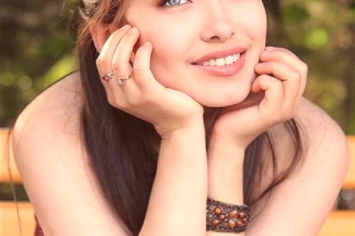 Piper, 26, a auburn blue-eyed asian companion based in Lecong. Offering Dinner Date, OWO, Couples, CIM. Available for incall and outcall, day and evening dates.