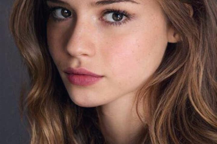 Piper, 26, a auburn hazel-eyed latina companion based in Peucangpari. Offering Tantra, Deep French Kissing, Girlfriend Experience, Overnight, Roleplay. Avail...