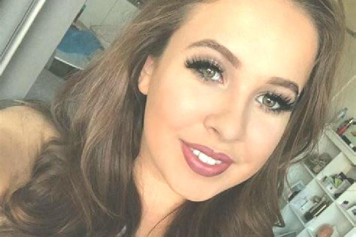 Piper, 27, a blonde brown-eyed middle eastern companion based in Bolton upon Dearne. Offering CIM, A-Level, Tantra, Overnight, Striptease. Available for inca...