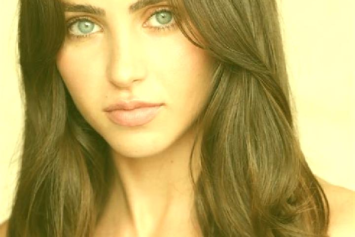 Piper, 28, a auburn brown-eyed latina companion based in El Cano. Offering OWO, 69, Couples. Available for incall and outcall, overnight bookings available.