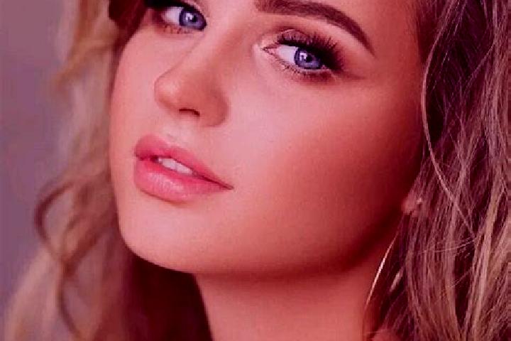 Piper, 28, a dark blonde blue-eyed european companion based in Kaarst. Offering Duos, Overnight, Girlfriend Experience. Available for incall and outcall, ove...