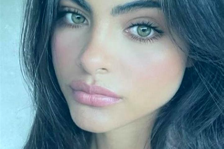 Piper, 29, a brunette green-eyed indian companion based in Cidamon. Offering Roleplay, Party Girl. Available for incall and outcall, day and evening dates.