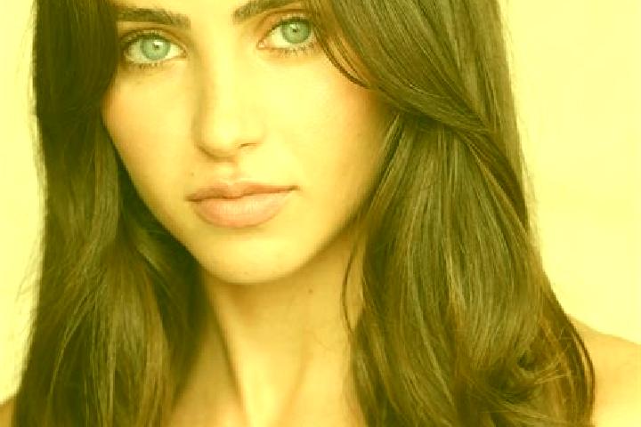 Piper, 29, a brunette grey-eyed latina companion based in Titagarh. Offering Fetish, CIM, 69. Available for incall and outcall, overnight bookings available.