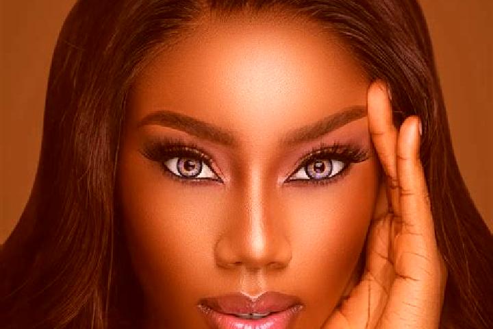 Piper, 30, a chestnut blue-eyed ebony companion based in Bajoga. Offering Domination, Striptease. Available for incall and outcall, day and evening dates.