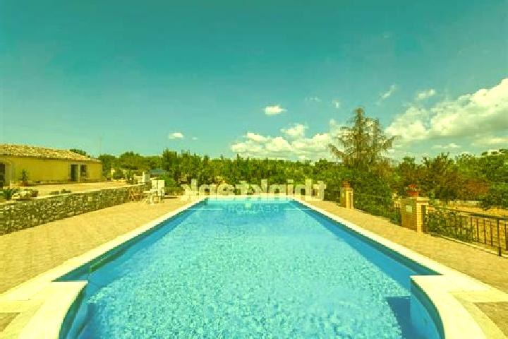 Piper, 32 — Escort in Canicattini Bagni, Italy