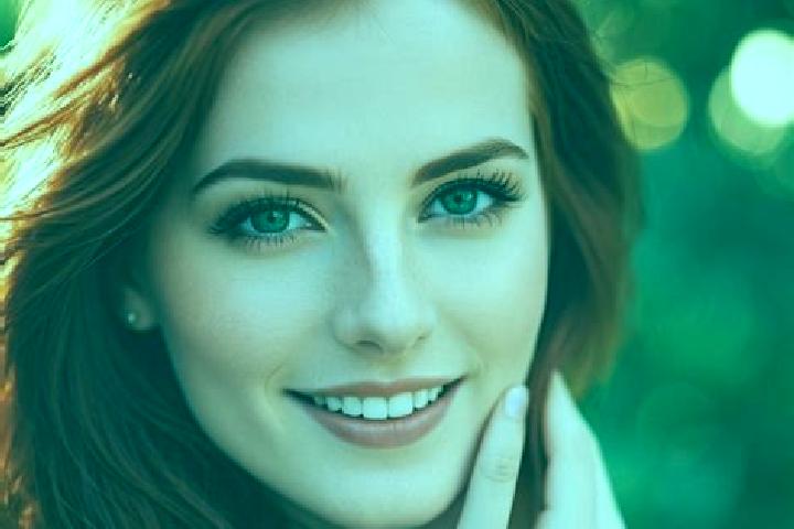 Piper, 33, a auburn amber-eyed caucasian companion based in Lormont. Offering Massage, Erotic Massage, Striptease, Party Girl. Available for incall and outca...