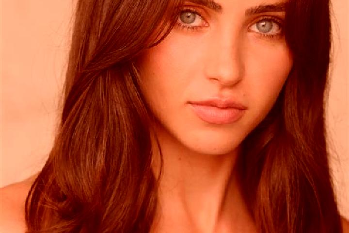 Piper, 33, a brunette amber-eyed latina companion based in Barbaresco. Offering Girlfriend Experience, Deep French Kissing, Travel Companion, Roleplay, BDSM....