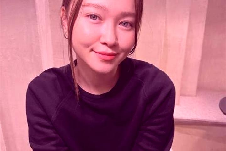 Piper, 33, a red blue-eyed asian companion based in Ryuo. Offering Party Girl, OWO, Duos, Massage, 69. Available for incall and outcall, overnight bookings a...