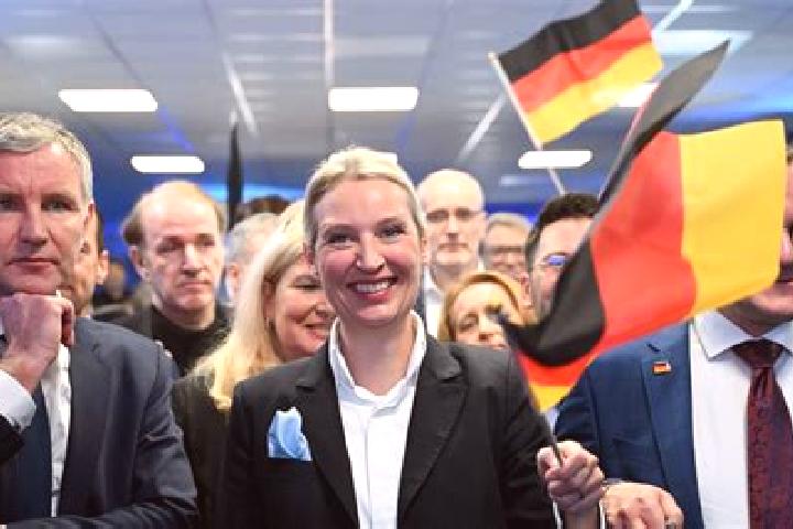Piper, 33 — Escort in Kasel-Golzig, Germany