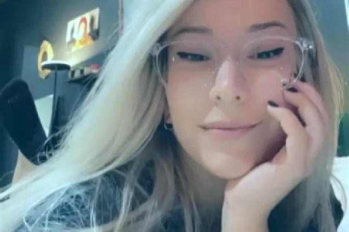 Piper, 34, a blonde brown-eyed slavic companion based in Moutiers-sur-le-Lay. Offering Couples, Fetish, Tantra. Available for incall and outcall, overnight b...