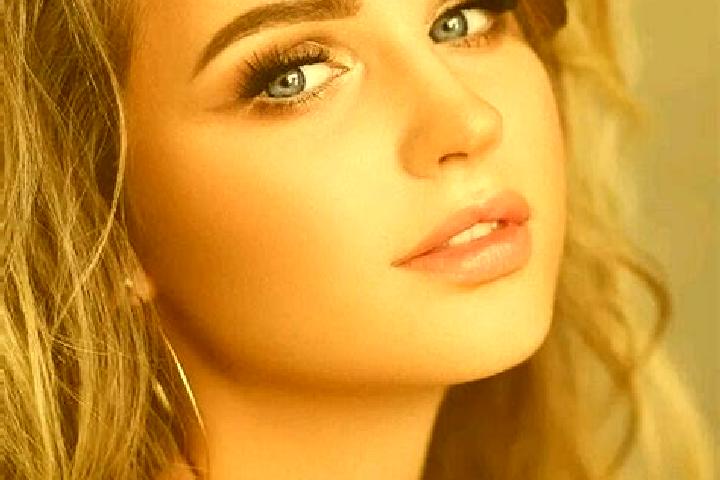 Piper, 34, a dark blonde blue-eyed slavic companion based in Bombo. Offering Party Girl, Domination, Deep French Kissing. Available for incall and outcall, d...