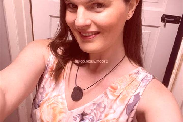 Piper, 35, a auburn dark-eyed ebony companion based in Beenleigh. Offering BDSM, GFE, Deep French Kissing, Couples. Available for incall and outcall, overnig...