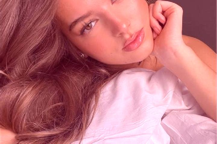 Piper, 35, a brunette hazel-eyed latina companion based in Vernou-la-Celle-sur-Seine. Offering Travel Companion, Duos, Roleplay, Prostate Massage. Available ...