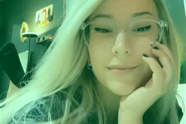 Piper, 37, a blonde grey-eyed mixed companion based in Midvagur. Offering Roleplay, Fetish. Available for incall and outcall, day and evening dates.