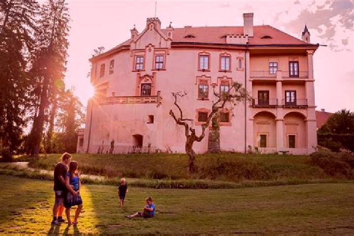 Piper, 37 — Escort in Vrchotovy Janovice, Czech Republic