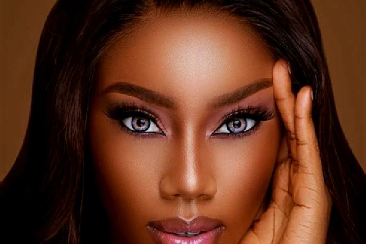 Piper, 38, a chestnut blue-eyed ebony companion based in Tenczynek. Offering Striptease, 69. Available for incall and outcall, day and evening dates.