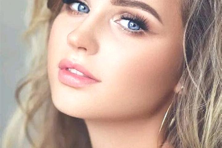 Piper, 38, a dark blonde blue-eyed asian companion based in Siempre Viva. Offering Travel Companion, Fetish, 69, Roleplay, Deep French Kissing. Available for...