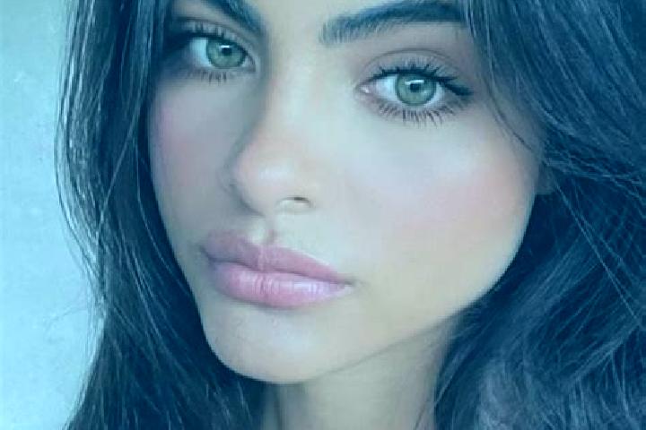 Piper, 39, a chestnut green-eyed indian companion based in Lanciego. Offering OWO, 69. Available for incall and outcall, overnight bookings available.