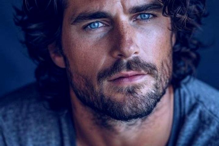 Quinn, 20, a black grey-eyed european companion based in Shotts. Offering Deep French Kissing, Dinner Date, Tantra, GFE. Available for incall and outcall, ov...