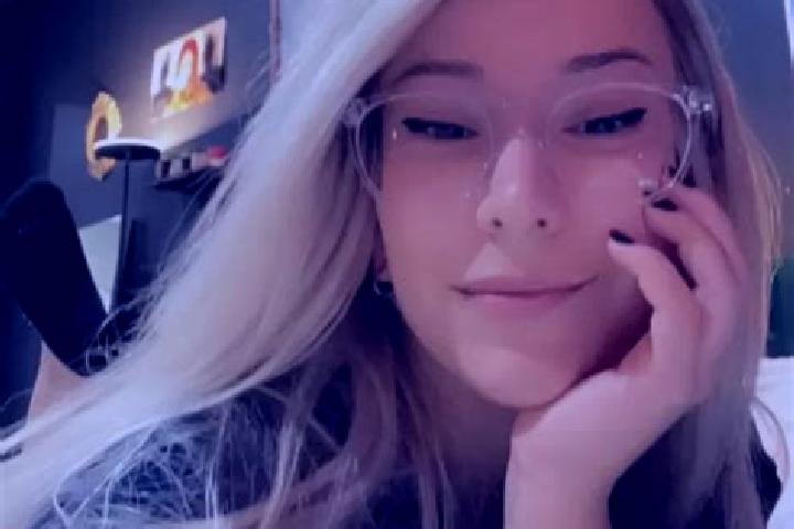 Quinn, 20, a blonde grey-eyed ebony companion based in Polverara. Offering Duos, Couples, BDSM, Dinner Date. Available for incall and outcall, overnight book...