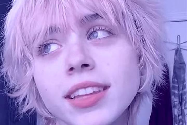Quinn, 20, a platinum blonde brown-eyed mixed companion based in Oberwinterthur (Kreis 2) / Talacker. Offering Duos, CIM, Travel Companion. Available for inc...