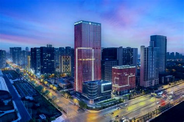 Quinn, 20 — Escort in Jinxiu, China