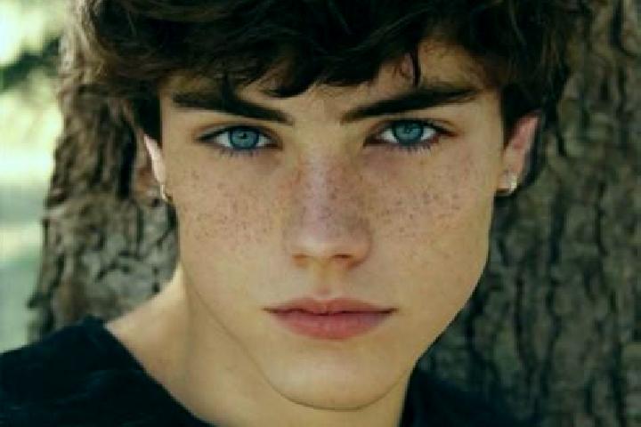 Quinn, 21, a chestnut hazel-eyed slavic companion based in Ouadda. Offering Couples, Duos, Tantra, Dinner Date. Available for incall and outcall, day and eve...