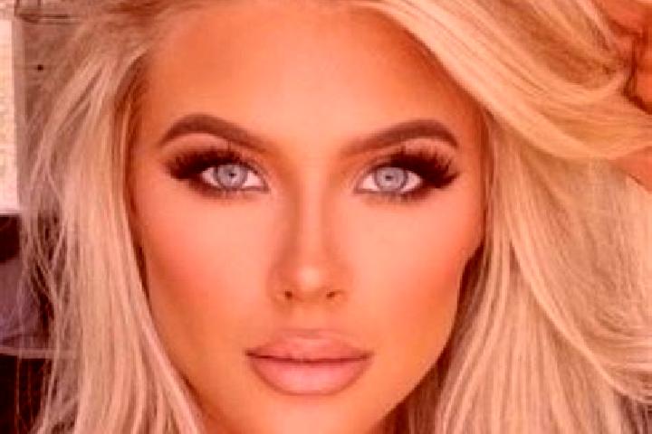Quinn, 21, a platinum blonde amber-eyed caribbean companion based in Lasarte. Offering BDSM, GFE, Roleplay. Available for incall and outcall, overnight booki...
