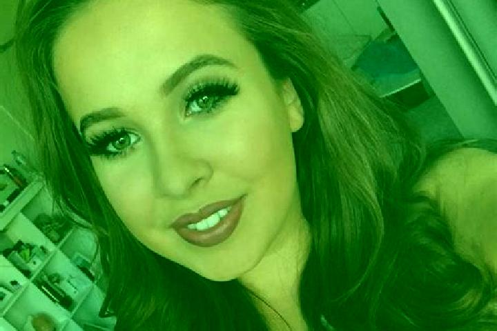 Quinn, 21, a red grey-eyed european companion based in Aston-on-Trent. Offering Dinner Date, Massage, Domination, BDSM. Available for incall and outcall, ove...