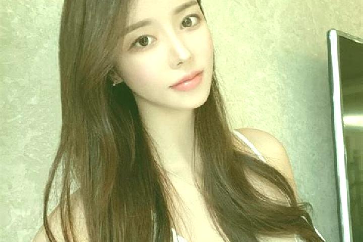 Quinn, 21 — Escort in Dongtuan, China