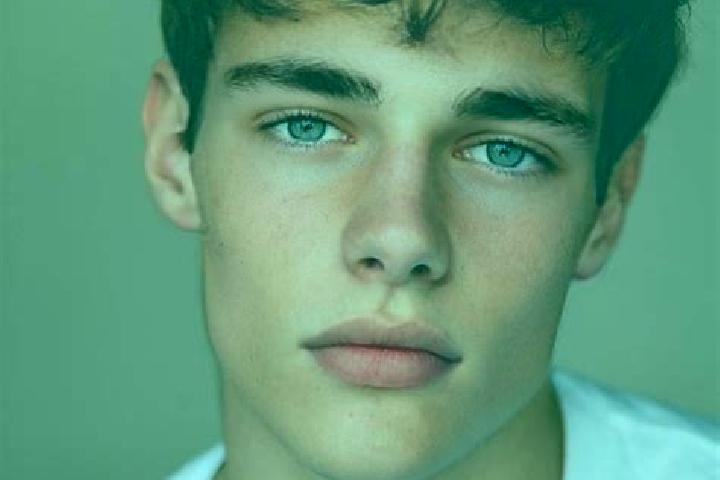 Quinn, 22, a black brown-eyed caucasian companion based in Newberry. Offering Travel Companion, Duos, OWO, CIM, Dinner Date. Available for incall and outcall...