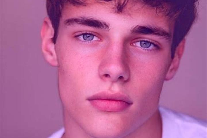 Quinn, 22, a black brown-eyed caucasian companion based in Tanggung. Offering Dinner Date, OWO, CIM. Available for incall and outcall, day and evening dates.