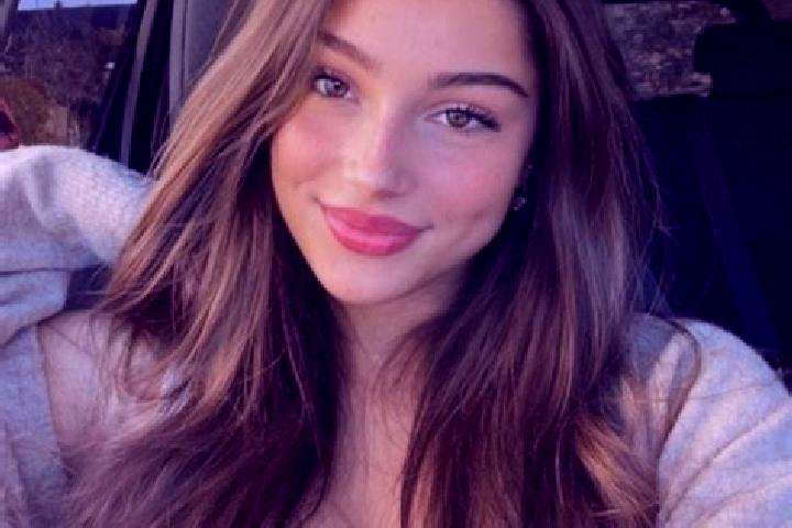 Quinn, 22, a brunette hazel-eyed caucasian companion based in Saint-Sulpice-des-Landes. Offering Fetish, Party Girl, Travel Companion, Girlfriend Experience....