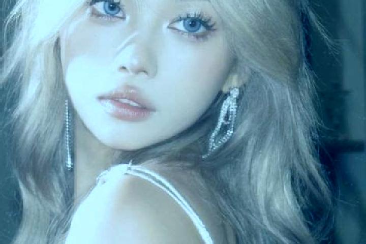 Quinn, 22, a platinum blonde amber-eyed asian companion based in Dagadji. Offering OWO, GFE, Couples, Party Girl. Available for incall and outcall, overnight...