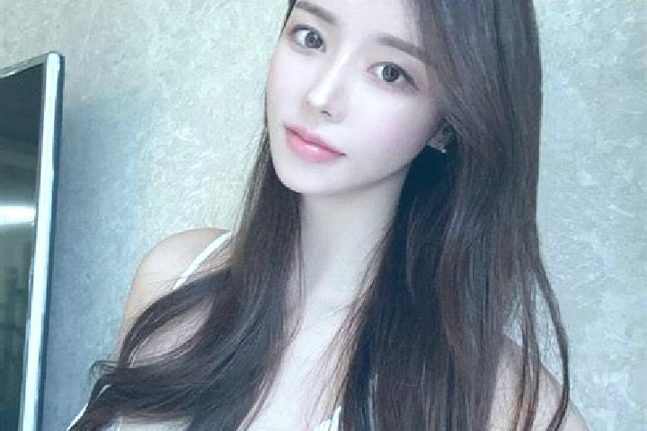 Quinn, 23 — Escort in Gaotan, China