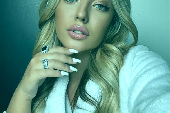 Quinn, 23 — Escort in Hadareni, Romania