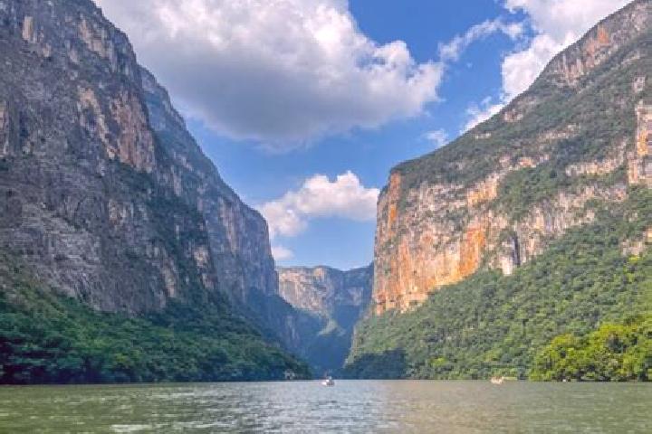 Quinn, 24 — Escort in Chicoasen, Mexico