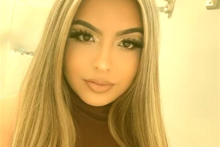 Quinn, 25, a blonde dark-eyed latina companion based in El Perico. Offering Domination, Duos. Available for incall and outcall, day and evening dates.