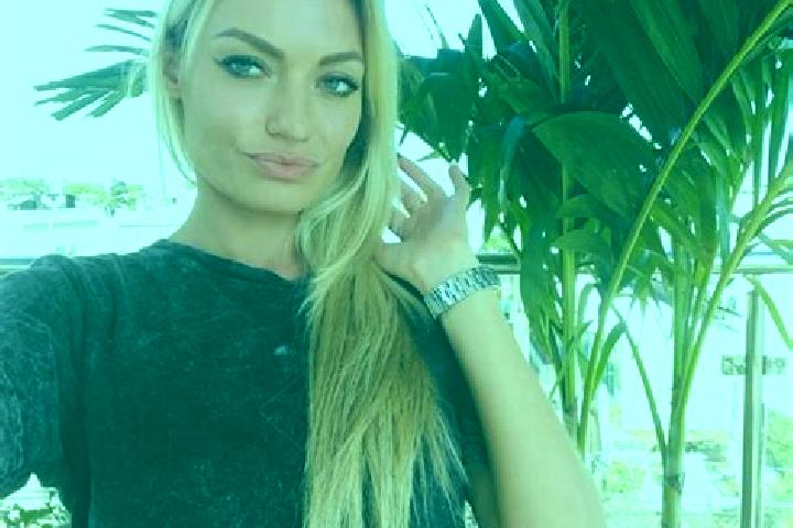 Quinn, 25, a dark blonde amber-eyed caribbean companion based in Taperakan. Offering Domination, Erotic Massage, GFE, Striptease. Available for incall and ou...