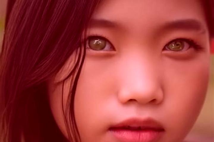 Quinn, 25, a red green-eyed asian companion based in Draza Vas. Offering GFE, Party Girl, Fetish, CIM. Available for incall and outcall, overnight bookings a...