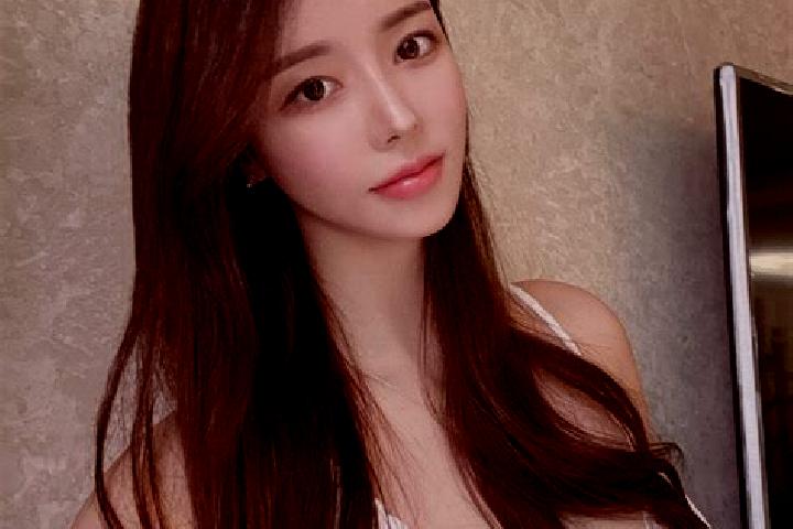 Quinn, 25 — Escort in Gongqian, China