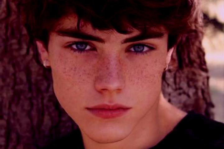 Quinn, 26, a auburn hazel-eyed slavic companion based in Chaniotis. Offering Overnight, A-Level, Dinner Date. Available for incall and outcall, overnight boo...