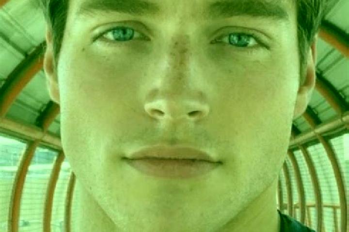 Quinn, 26, a brunette grey-eyed mixed companion based in Utarapasar. Offering A-Level, OWO, CIM. Available for incall and outcall, day and evening dates.