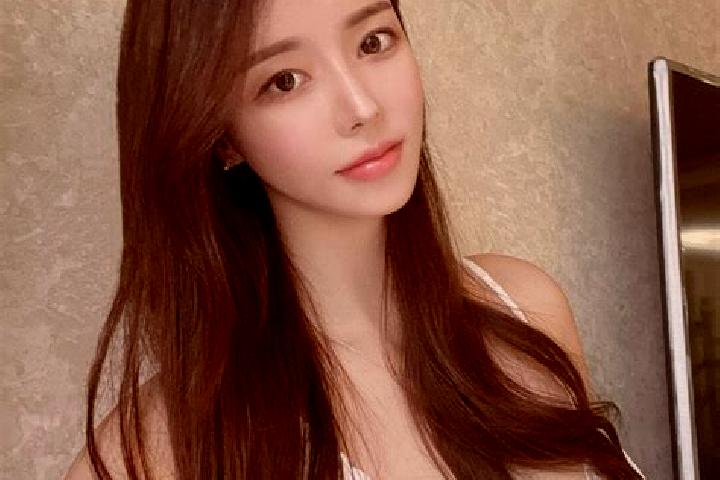 Quinn, 26 — Escort in Zhongshu, China