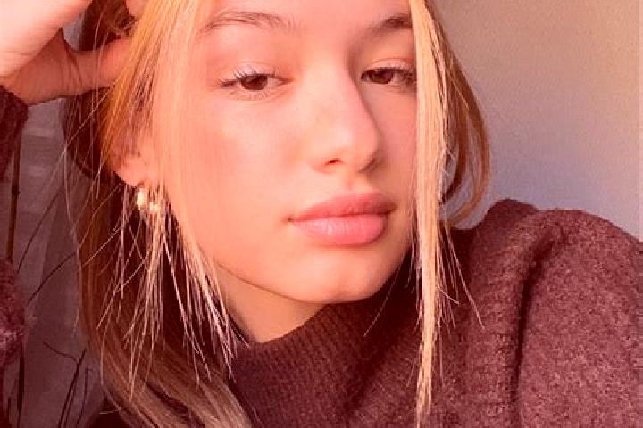 Quinn, 27, a blonde brown-eyed asian companion based in Sfarcea. Offering CIM, GFE. Available for incall and outcall, day and evening dates.