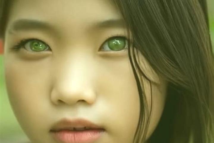 Quinn, 27, a red green-eyed asian companion based in Pias. Offering Dinner Date, Duos, CIM. Available for incall and outcall, day and evening dates.