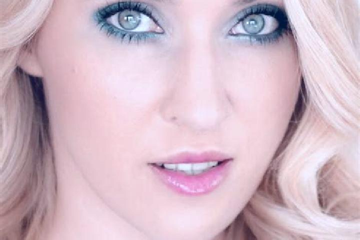 Quinn, 28, a blonde green-eyed caucasian companion based in Caluula. Offering Overnight, Duos, OWO, Roleplay, Striptease. Available for incall and outcall, o...