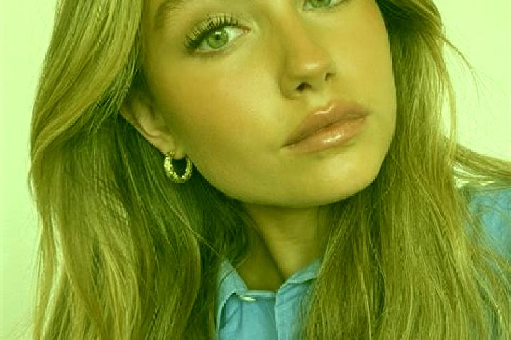 Quinn, 28, a dark blonde green-eyed mediterranean companion based in Baruny. Offering A-Level, Striptease, Domination, Massage. Available for incall and outc...
