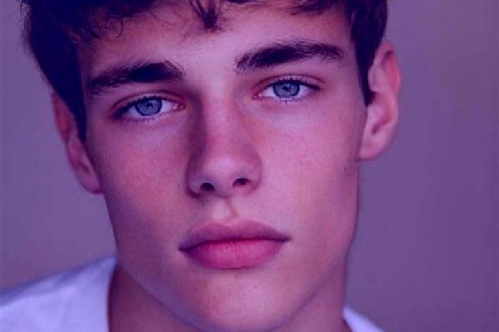 Quinn, 28, a red brown-eyed caucasian companion based in Affeltrangen. Offering Overnight, Travel Companion, Prostate Massage, Domination. Available for inca...